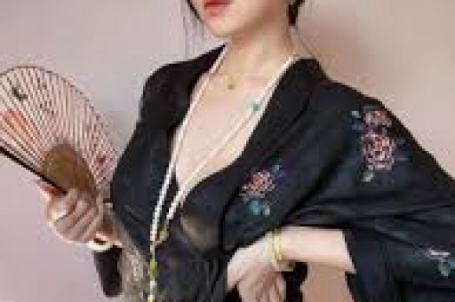 水泥妹：2017年靠卖惨走红被揭穿后老公与她离婚不再陪其演戏